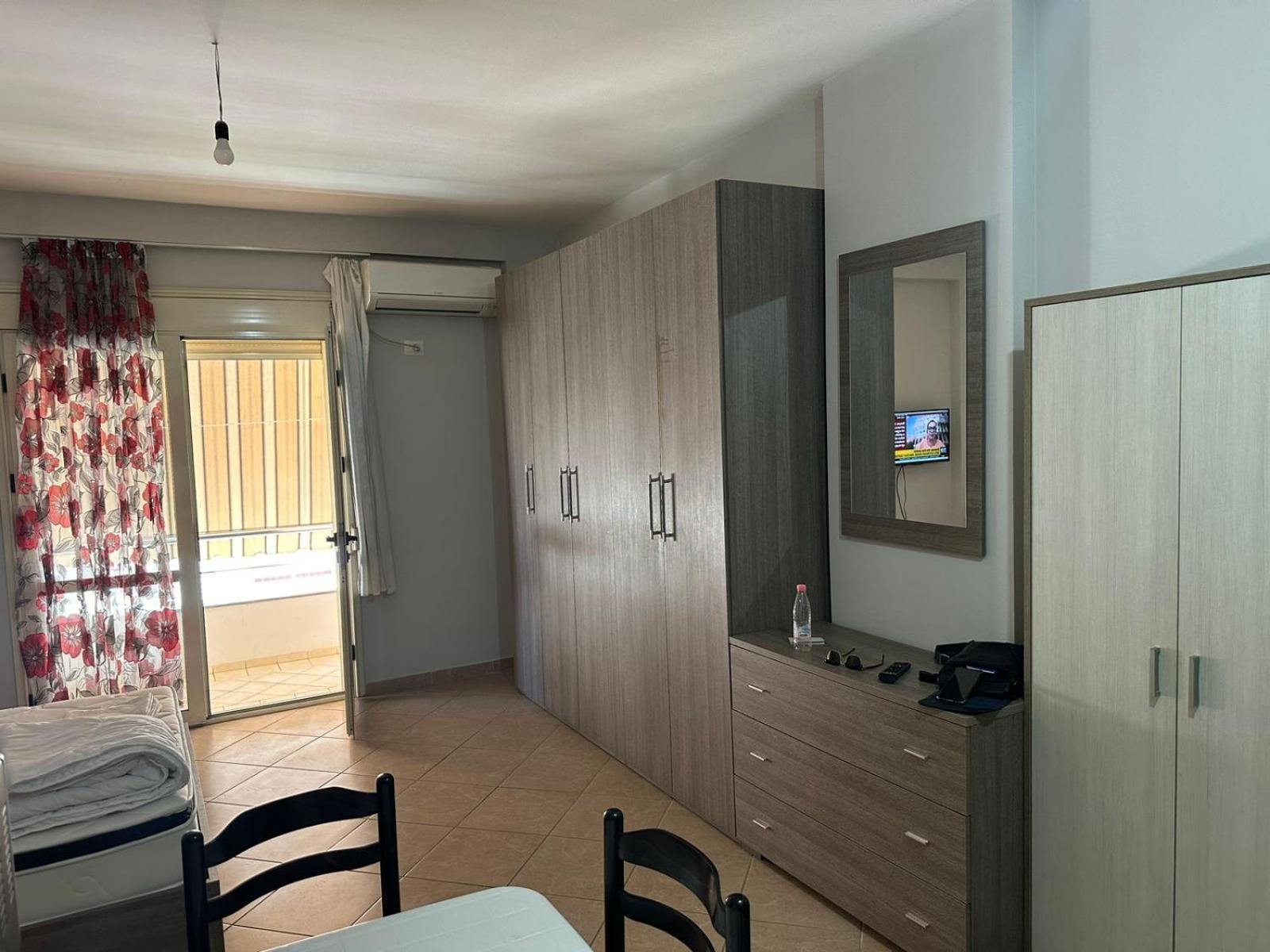 Univers-al Apartament